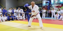 Trwa Judo Camp. Pawe� Nastula: Takie obozy pomagaj� w rozwoju sportowych umiej�tno�ci