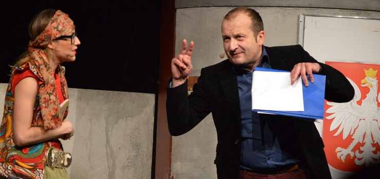 miech rozbrzmiewa przez cay ich wystp. Kabaret Moralnego Niepokoju rozbawia elblsk publiczno