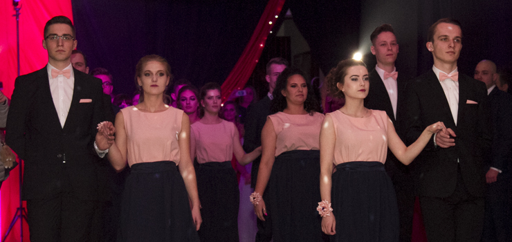 "To właśnie ta noc. Niepowtarzalna i niezwykła". Studniówka Zespołu Szkół Mechanicznych w Elblągu