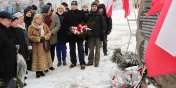 Zoyli kwiaty pod Obeliskiem z okazji 155. rocznicy wybuchu Powstania Styczniowego. "Pragniemy odda hod bohaterom"