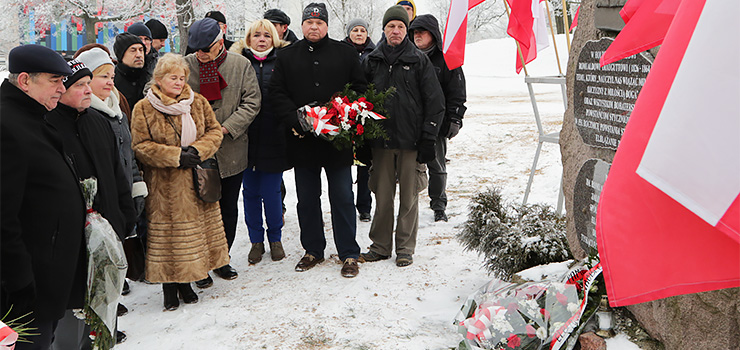 Zoyli kwiaty pod Obeliskiem z okazji 155. rocznicy wybuchu Powstania Styczniowego. "Pragniemy odda hod bohaterom"