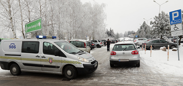 Straż miejska pojawia się tu nawet kilka razy dziennie! Przed szpitalem kierowcy notorycznie łamią przepisy