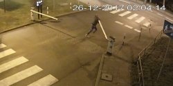 Wandal niszczy szlaban na Gwiezdnej - zobacz film i pom� policji w ustaleniu to�samo�ci