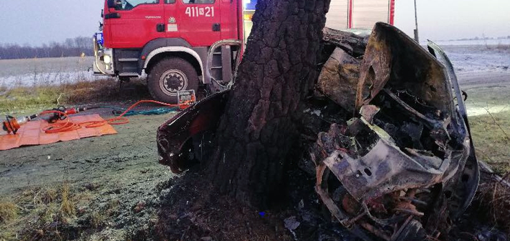 Tragedia na drodze pod Braniewem. Pięciu młodych ludzi spłonęło w samochodzie