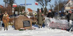 III Marsz Pami�ci �o�nierzy Wykl�tych. Cz�onkowie ONR i kibice przeszli ulicami Elbl�ga