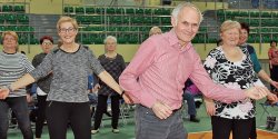 Elbl�scy seniorzy maj� wi�cej energii ni� m�odzie�? Zobacz zdj�cia z zaj��... zumby!