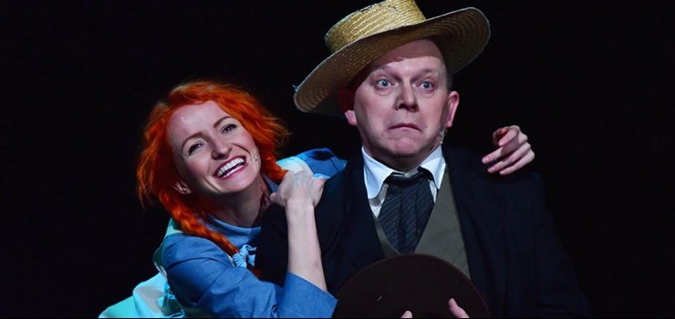 "Spektakl jest uroczy. Aktorstwo świetne", "Jestem zauroczony". Za nami premiera "Ani z Zielonego Wzgórza"