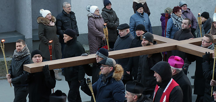 Elblążanie tłumnie przybyli, by wspólnie oddać się modlitwie