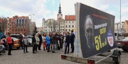 "Konw�j wstydu" w Elbl�gu.  Cie�li�ski: Przepro�cie i oddajcie pieni�dze Polak�w