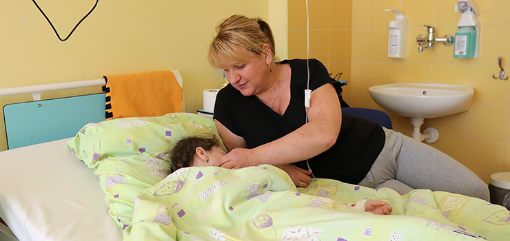 Elbląg: 20 zł za noc przy szpitalnym łóżku dziecka. To się zmieni