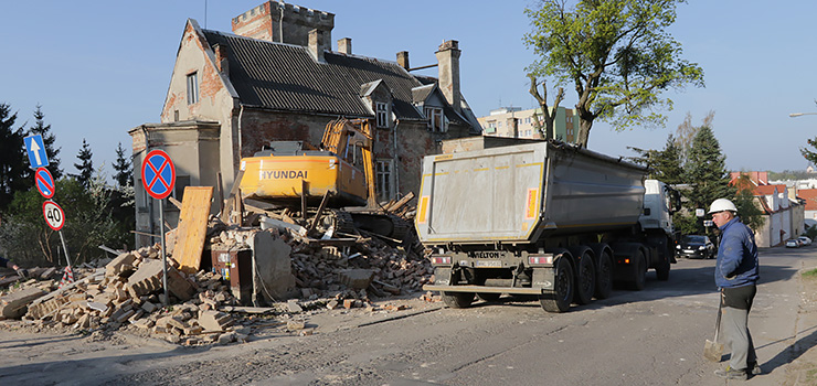 Wyburzono budynek z 1900r. przy Pułaskiego - zobacz zdjęcia