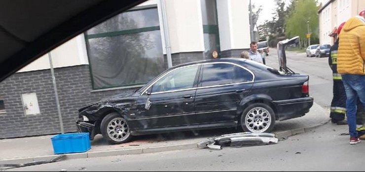 Zderzenie samochodu osobowego z dostawczym na ul. Kociuszki