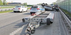 Obwodnica Elbl�ga S7. Samoch�d spad� z lawety!