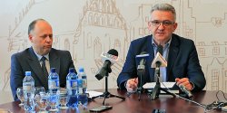 Kampania wyborcza wisi w powietrzu. Radni PO wytykaj� prezydentowi "bezczynno��", Ratusz odpiera zarzuty