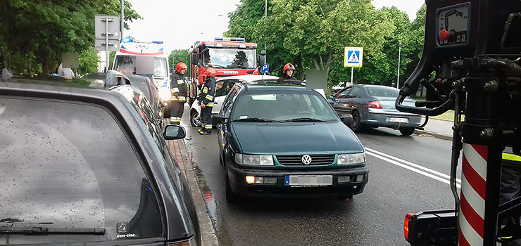 Kolizja na ulicy Mickiewicza. Kobieta zasłabła za kierownicą?