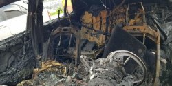 Po�ar Mercedesa na Starym Mie�cie. "Warto�� samochodu to ponad 300 tys. z�"