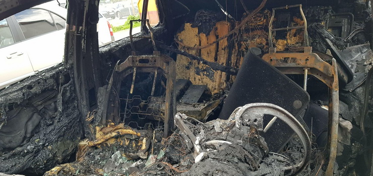 Pożar Mercedesa na Starym Mieście. "Wartość samochodu to ponad 300 tys. zł"