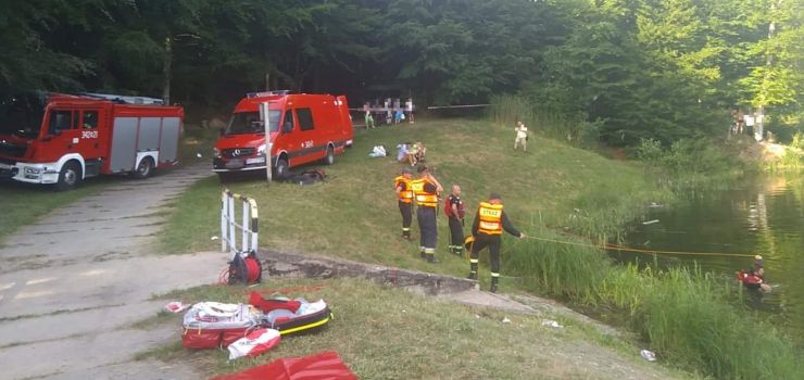 Tragedia w Jeleniej Dolinie. Nie żyje 20-latek, utonął w jeziorze Martwym