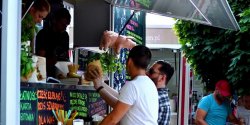 Star�wk� opanowa�y food trucki – zobacz zdj�cia z drugiego dnia Festiwalu Smak�w