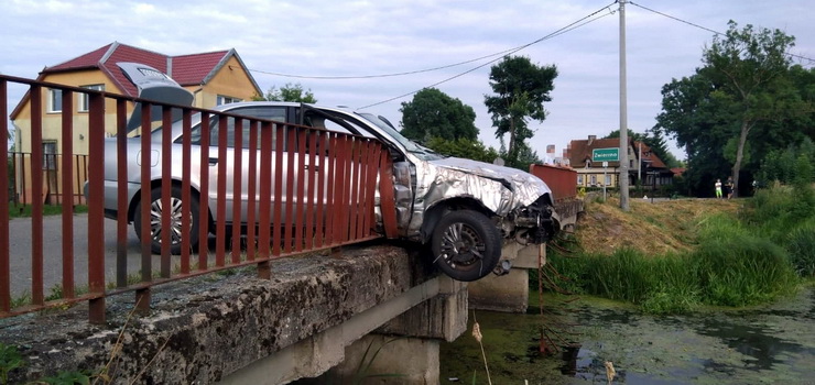 Brawurowa jazda „poyczonym" od brata audi. 17-latek o mao nie wjecha do rzeki