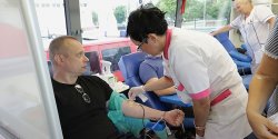 "Uk�ucie mo�e zabole�, ale to, co si� daje to du�a rzecz". Elbl��anie podzieli si� krwi�