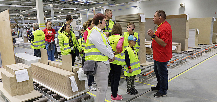 Mieszkańcy zobaczyli, jak przebiega proces produkcyjny mebli