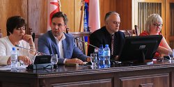 Sesja zwo�ana na potrzeby wybor�w? Nowak: Przynajmniej jedna uchwa�a jest niezgodna z prawem
