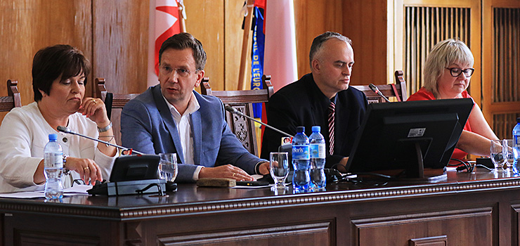 Sesja zwołana na potrzeby wyborów? Nowak: Przynajmniej jedna uchwała jest niezgodna z prawem