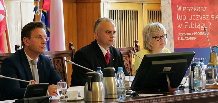 Radni nie maj jeszcze wakacji. Na pocztku lipca odbdzie si druga cz wczorajszej sesji