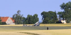 Wojskowy my�liwiec MiG-29 rozbi� si� pod Pas��kiem. Pilot nie prze�y� . Zdj�cia z miejsca tragedii 
