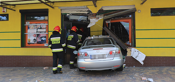 Mazdą wjechał do sklepu przy ul. Wiejskiej. W środku przebywały dwie kobiety