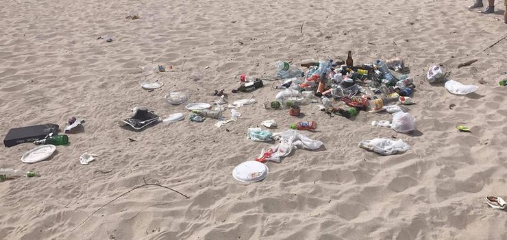 Elblążanie naśmiecili, sprzątną mieszkańcy. Plaża w Suchaczu znów zostanie bez gospodarza?