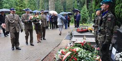 10. rocznica �mierci gen. Nieczuja-Ostrowskiego. Zobacz fotorelacj� z uroczysto�ci