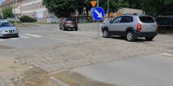 „Dojazd do tego ronda to jaki� �art”. Wiemy, kiedy wjazd na rondo zostanie naprawiony