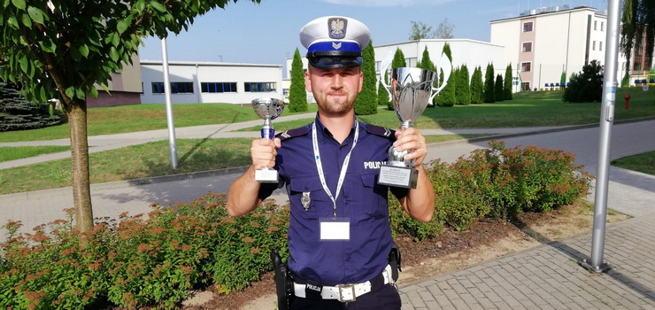 Elbląski policjant najlepszy w kierowaniu ruchem - zobacz film