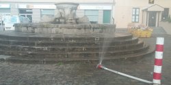 "Elblanie coraz gorzej znosz temperatury, a wadze Elblga nie reaguj". Miasto postawio jedn kurtyn wodn