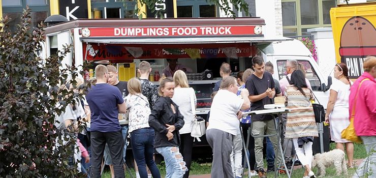 "Obsługa miła, a jedzenie pyszne! Oby więcej takich imprez w Elblągu". Za nami Zlot Food Trucków