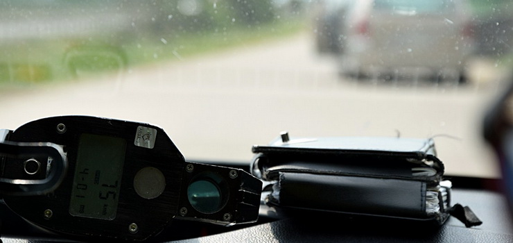 Pozwolił sobie na brawurę w centrum miasta! Jechał 125 km/h na ul. Płk. Dąbka