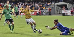 Sztuczne �wiat�a nie pomog�y. Olimpia przegra�a z Be�chatowem