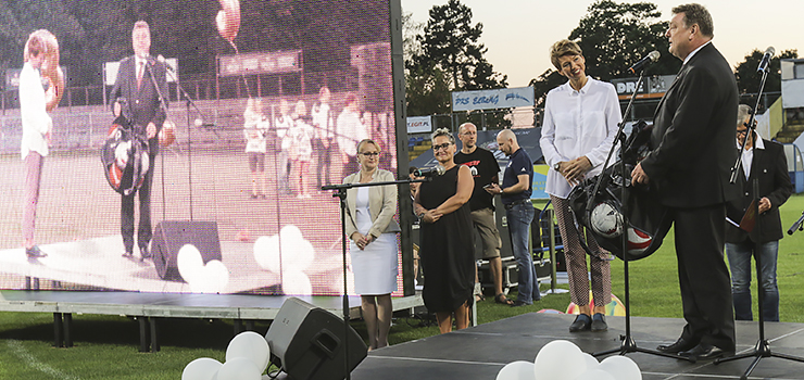 Pierwszy dzwonek na stadionie. Sportowa podstawówka rozpoczęła działalność