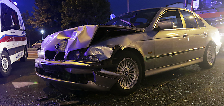 Pk. Dbka: Zderzenie bmw i toyoty. Kierowcy trafili do szpitala