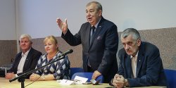 Jerzy Wilk zabiega� o g�osy mieszka�c�w Nad Jarem. Niewielu znalaz�o czas na spotkanie z kandydatem PiS