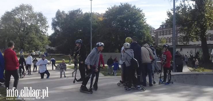 Ekstremalnie na hulajnodze. Zawodowi polscy riderzy z wizyt w Elblgu