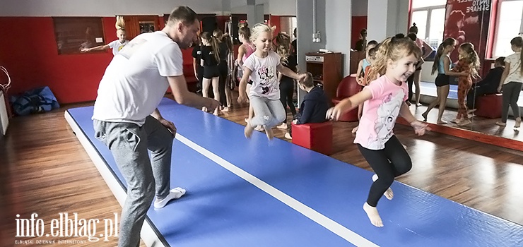 „To jest sport, w którym pracuje każdy mięsień”. Elblążanie sprawdzili czym jest Airtrack