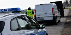 Policjanci z Elbl�ga prowadzili kontrole emisji spalin pojazd�w. Stwierdzili nieprawid�owo�ci