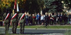 Elblg ma od dzi Rondo Obrocw Birczy. Chuliganski incydent w nocy. Prbowano zniszczy tablic