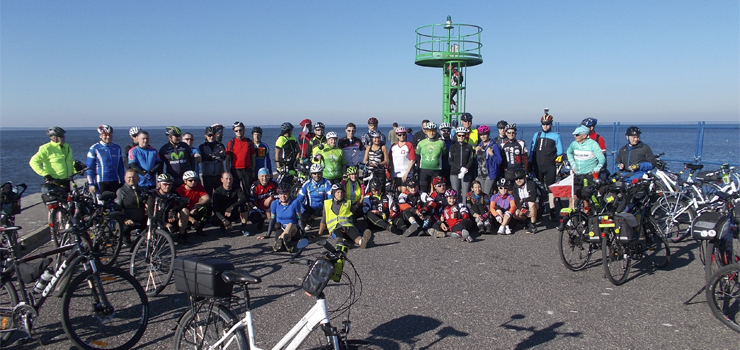 Rowerzyści kręcili niepodległościowe kilometry. Uczestnicy i pogada dopisała