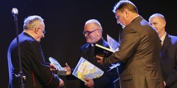 Eleni za�piewa�a na gali Dni Papieskich. Tegoroczny TUUS dla ksi�dza Stanis�awa Gorgola