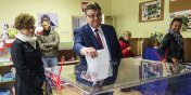 „To s najwaniejsze wybory”. W lokalu wyborczym przy Bauckiego gosowa Witold Wrblewski 