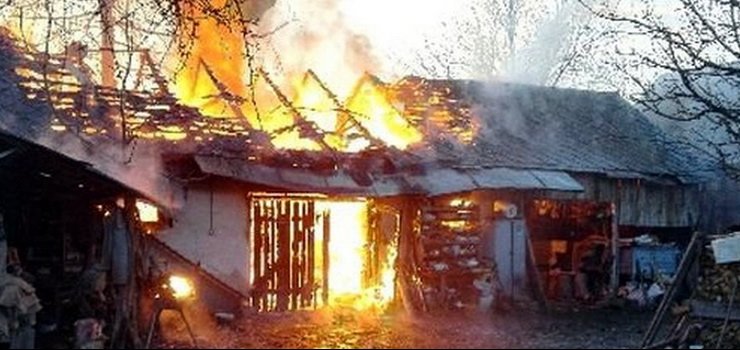 Przelewał benzynę i zaświecił sobie... zapalniczką. Podejrzewany o kradzież paliwa z poparzeniami w szpitalu